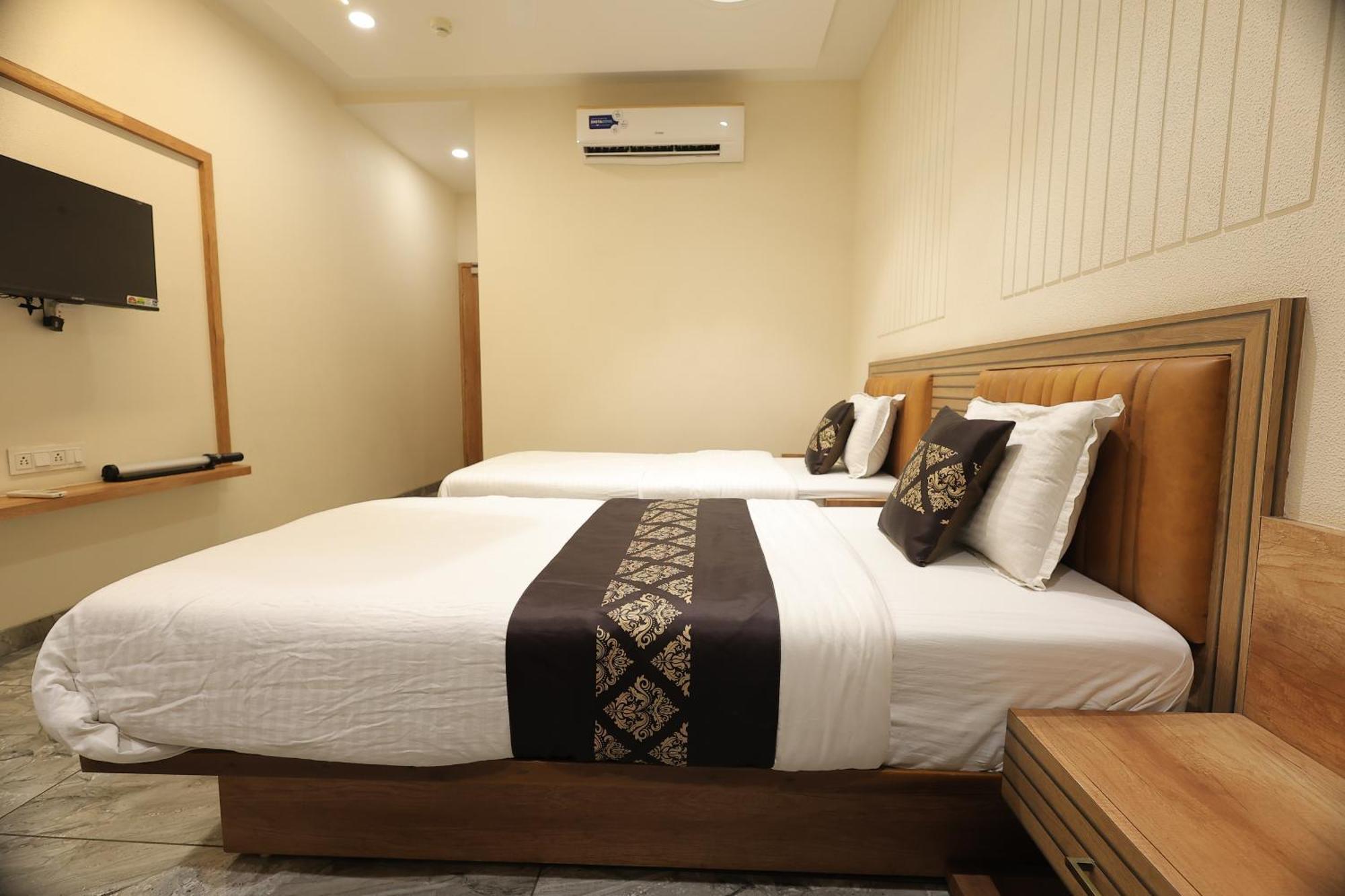 Hotel Horizon & Restaurant Surat Ngoại thất bức ảnh