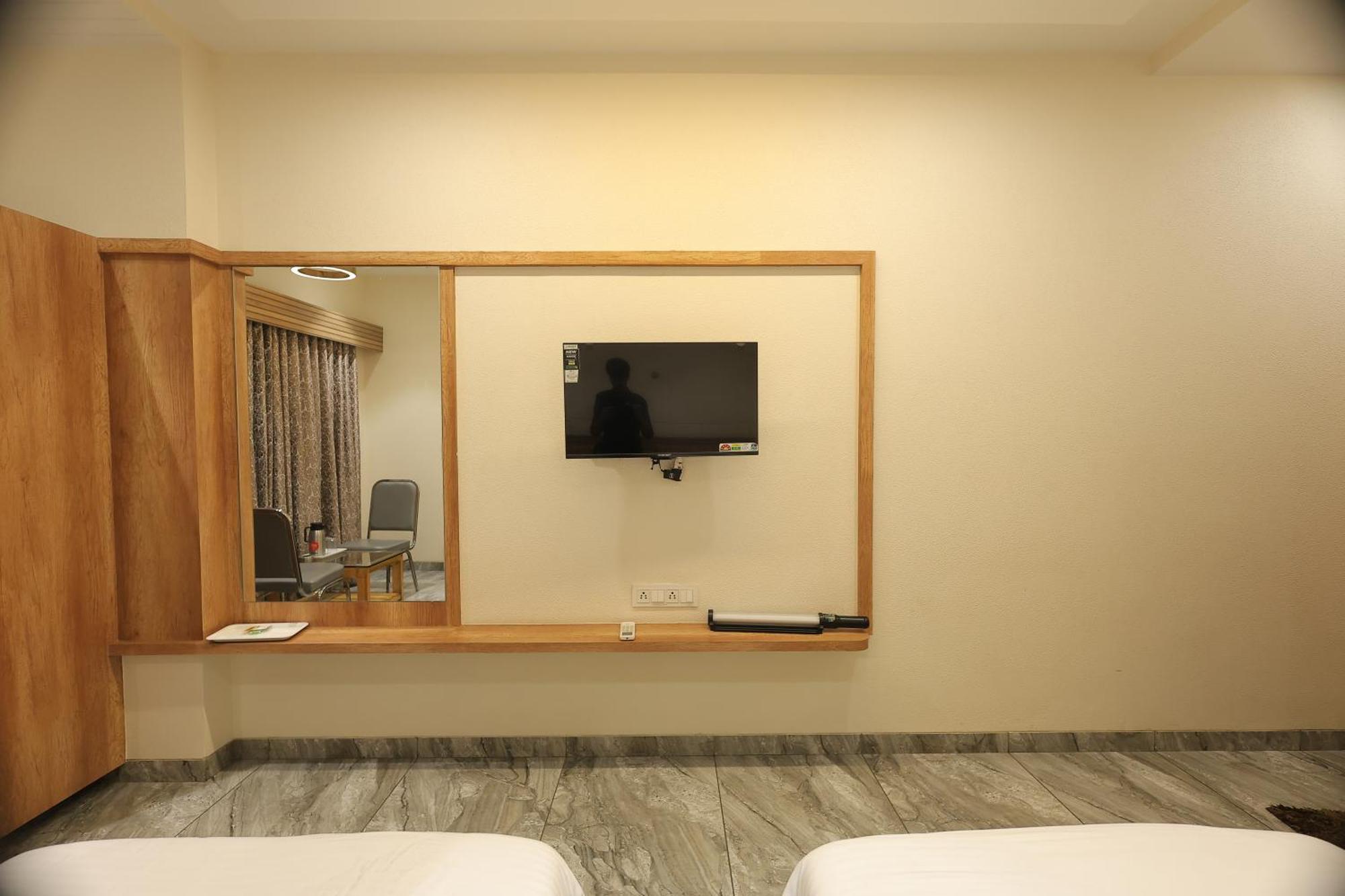 Hotel Horizon & Restaurant Surat Ngoại thất bức ảnh