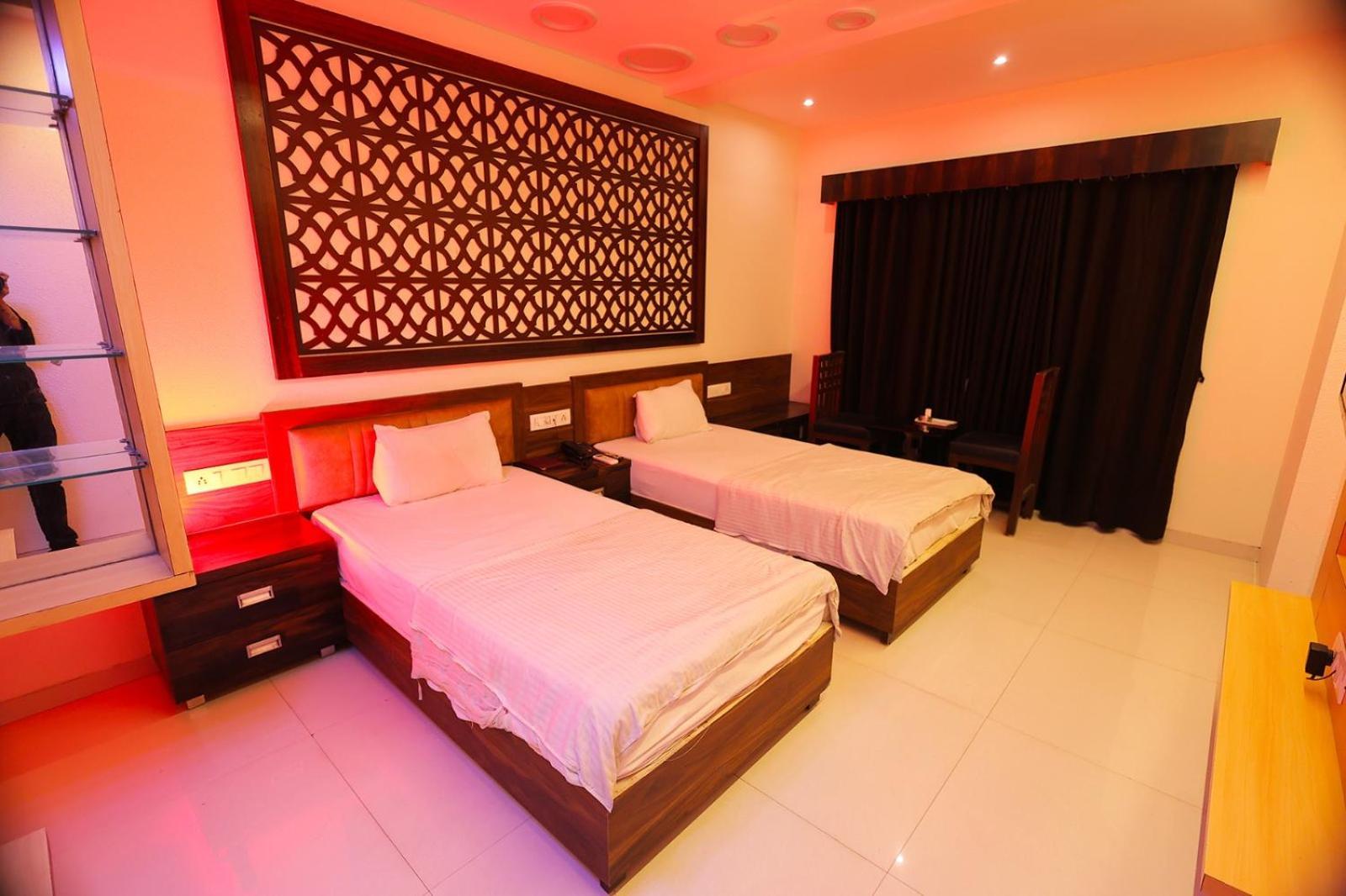 Hotel Horizon & Restaurant Surat Ngoại thất bức ảnh