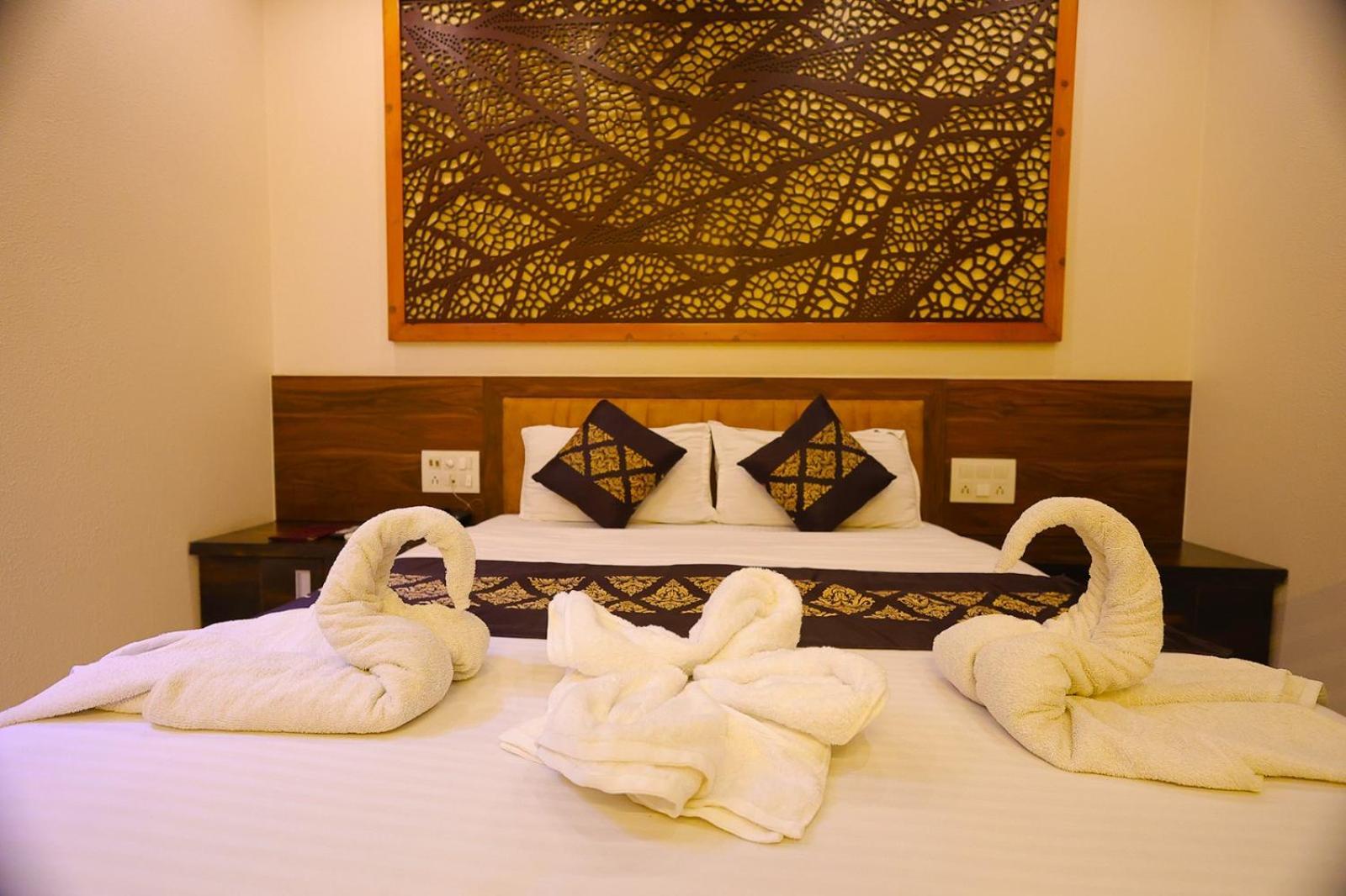 Hotel Horizon & Restaurant Surat Ngoại thất bức ảnh