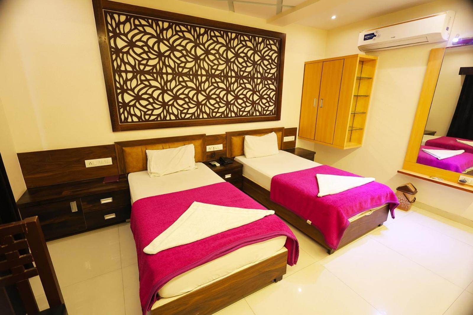 Hotel Horizon & Restaurant Surat Ngoại thất bức ảnh