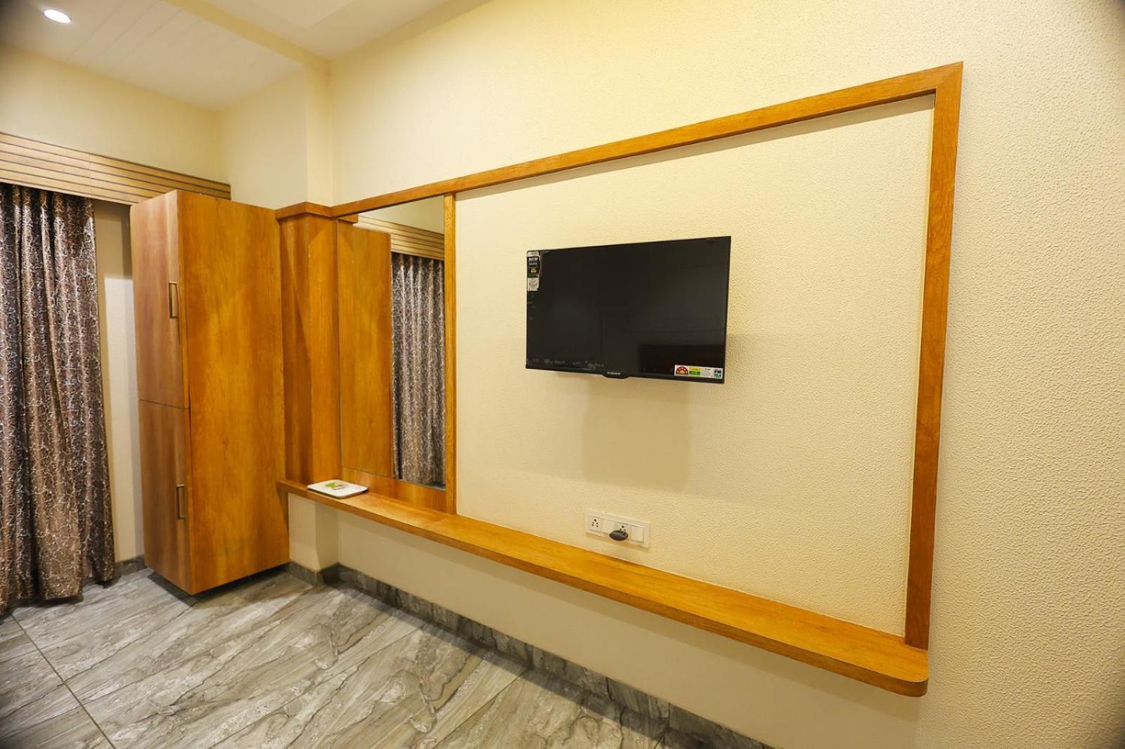 Hotel Horizon & Restaurant Surat Ngoại thất bức ảnh