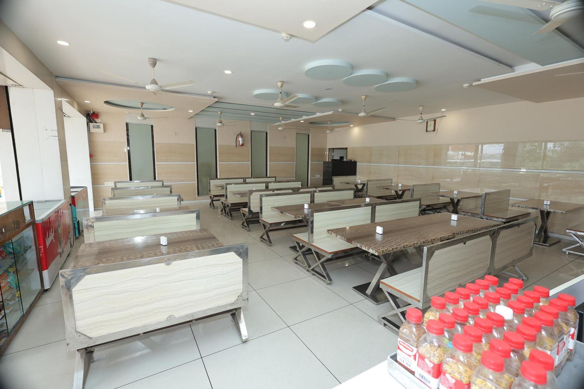 Hotel Horizon & Restaurant Surat Ngoại thất bức ảnh