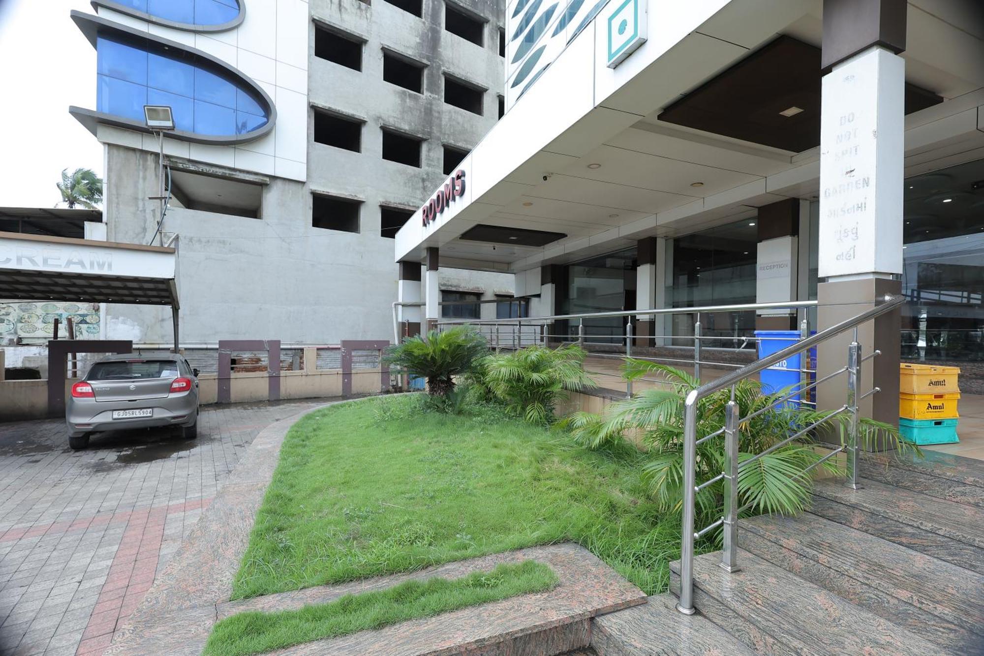 Hotel Horizon & Restaurant Surat Ngoại thất bức ảnh