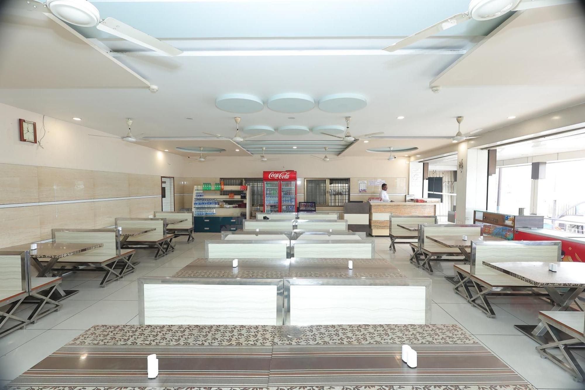 Hotel Horizon & Restaurant Surat Ngoại thất bức ảnh