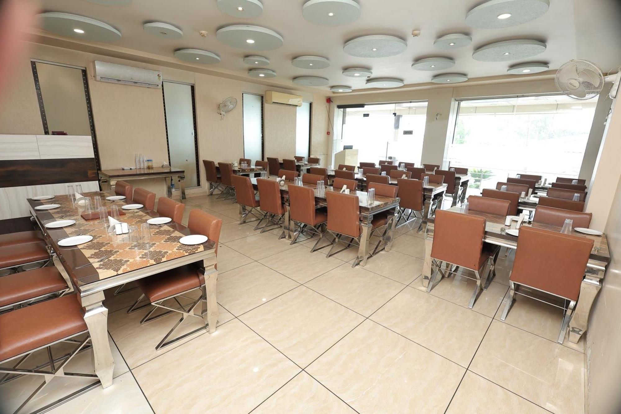 Hotel Horizon & Restaurant Surat Ngoại thất bức ảnh