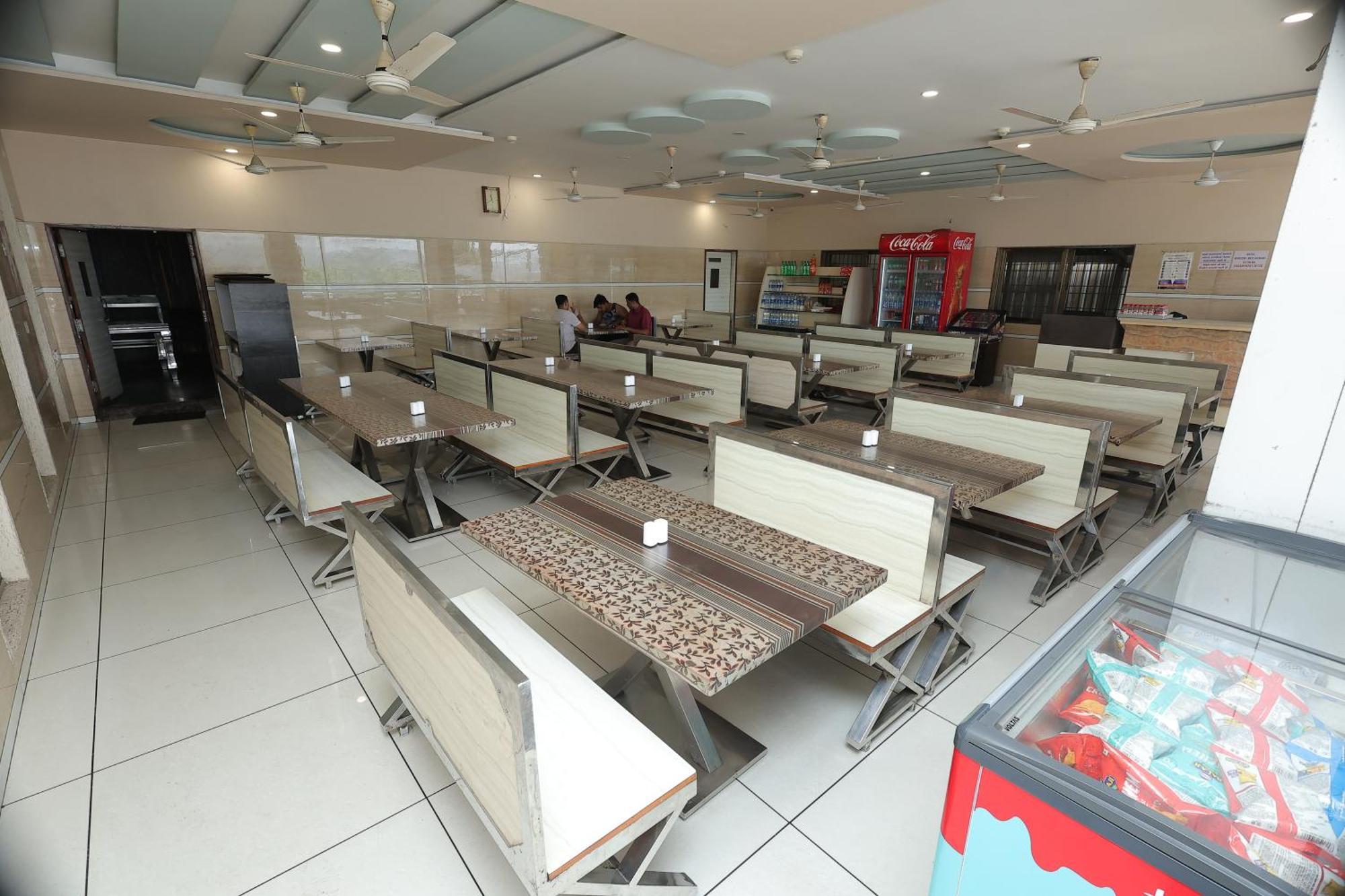 Hotel Horizon & Restaurant Surat Ngoại thất bức ảnh