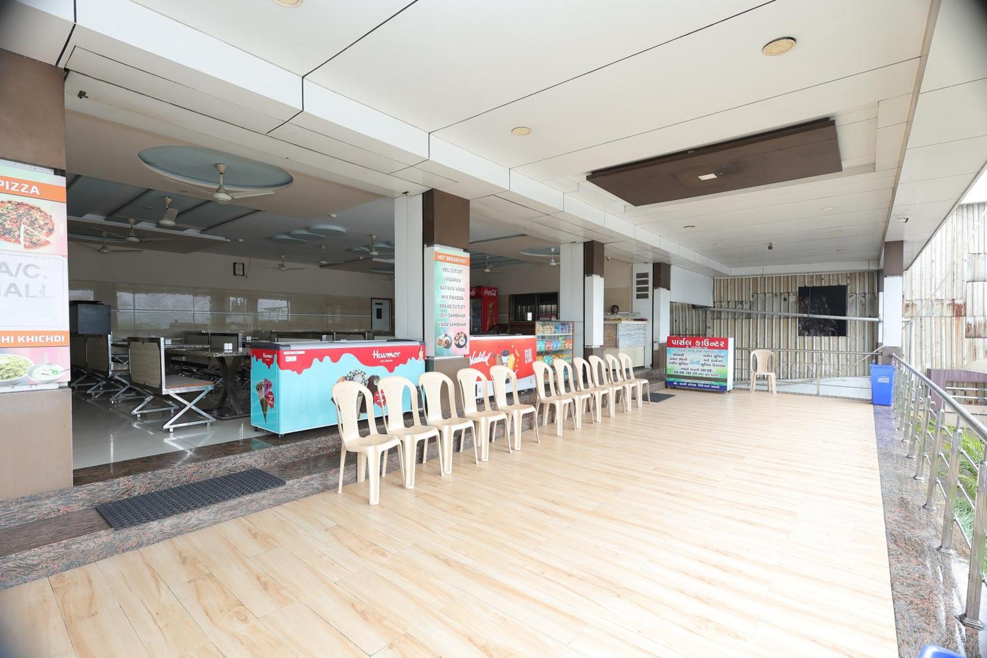 Hotel Horizon & Restaurant Surat Ngoại thất bức ảnh