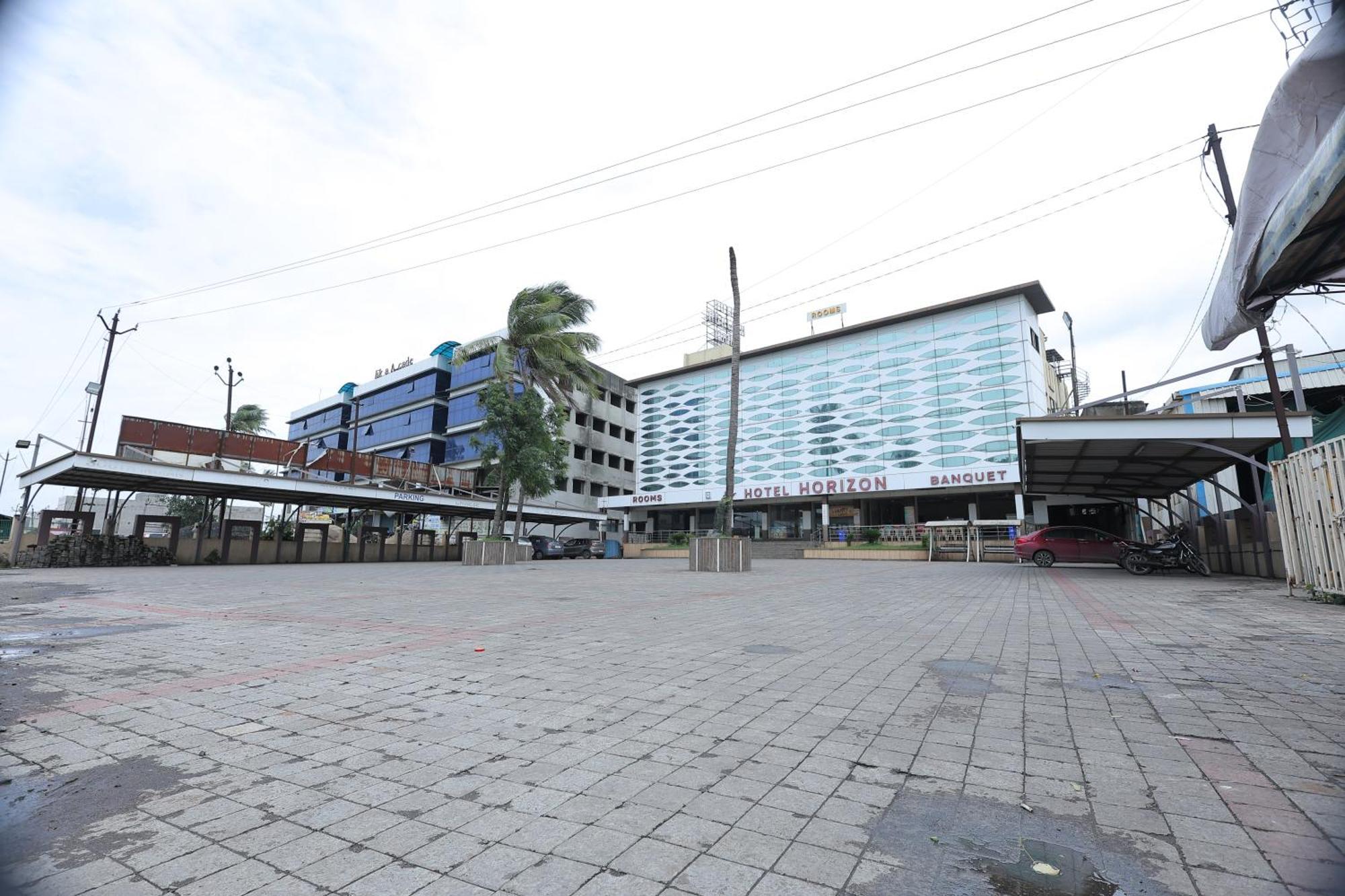 Hotel Horizon & Restaurant Surat Ngoại thất bức ảnh