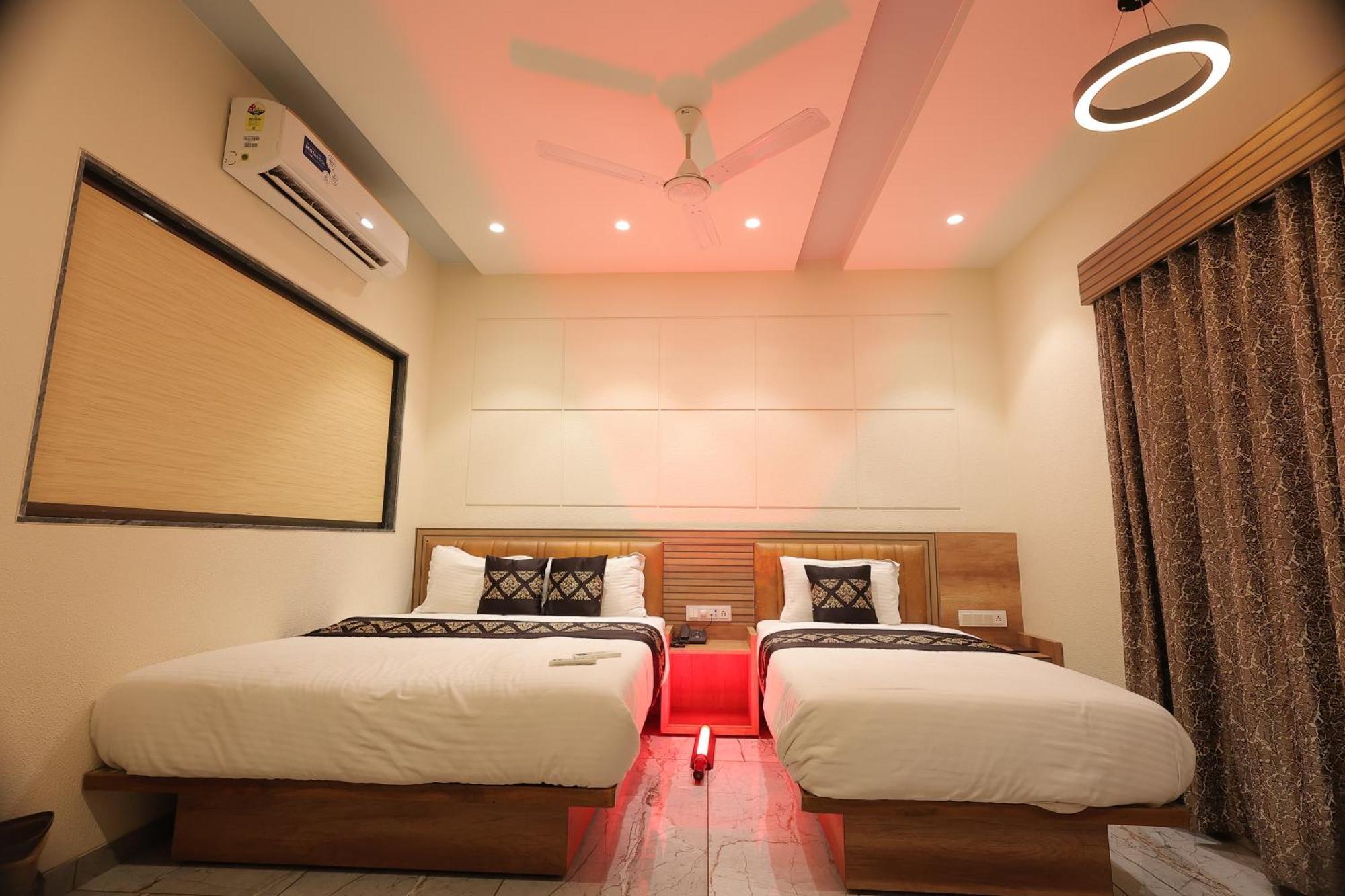 Hotel Horizon & Restaurant Surat Ngoại thất bức ảnh