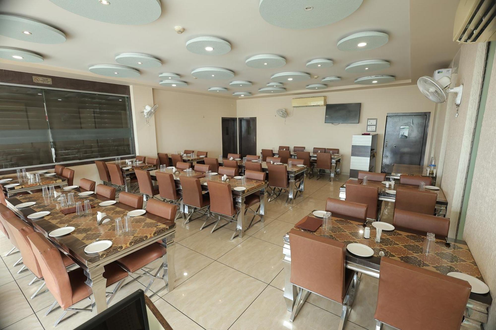Hotel Horizon & Restaurant Surat Ngoại thất bức ảnh