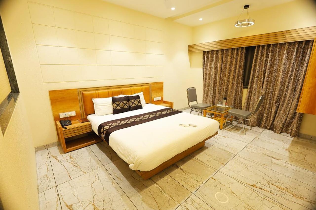 Hotel Horizon & Restaurant Surat Ngoại thất bức ảnh