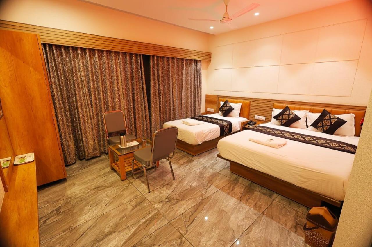 Hotel Horizon & Restaurant Surat Ngoại thất bức ảnh
